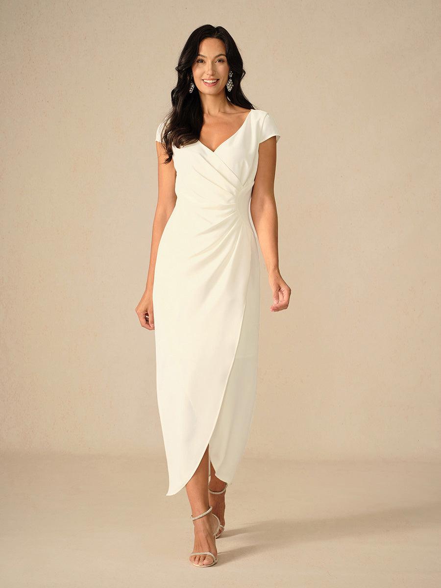 Elegantes weißes Wickelkleid für die Hochzeit