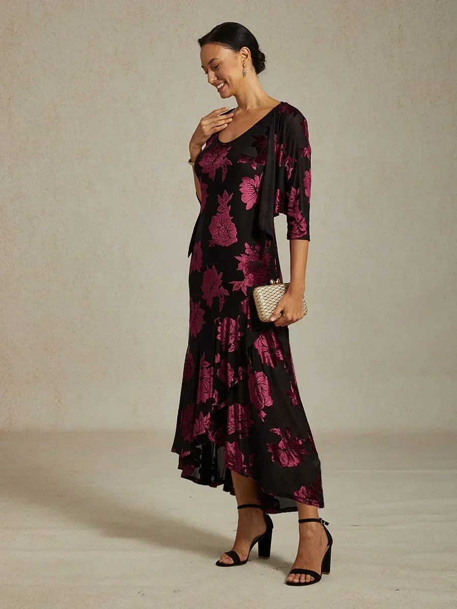 Marineblaues Chiffon-Abendkleid mit Blumenmuster und asymmetrischem Saum