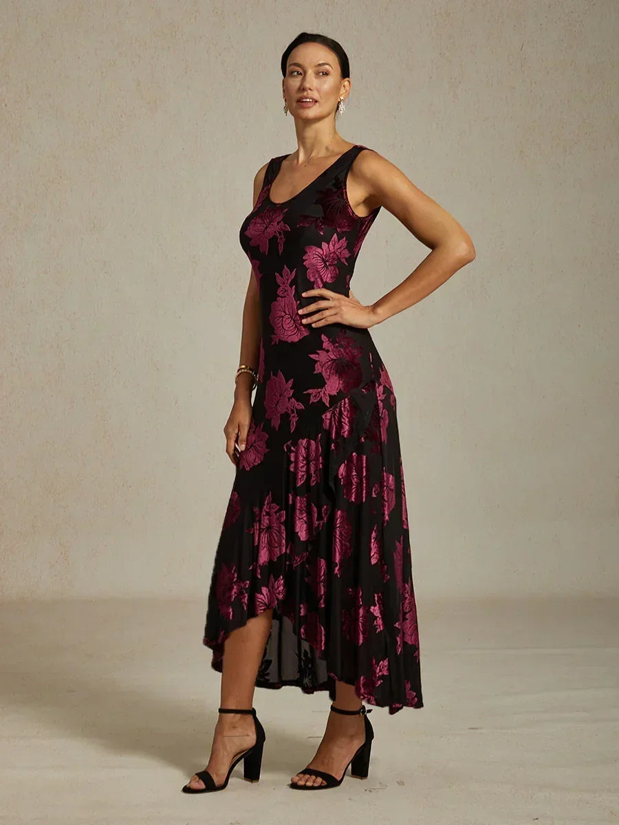Marineblaues Chiffon-Abendkleid mit Blumenmuster und asymmetrischem Saum