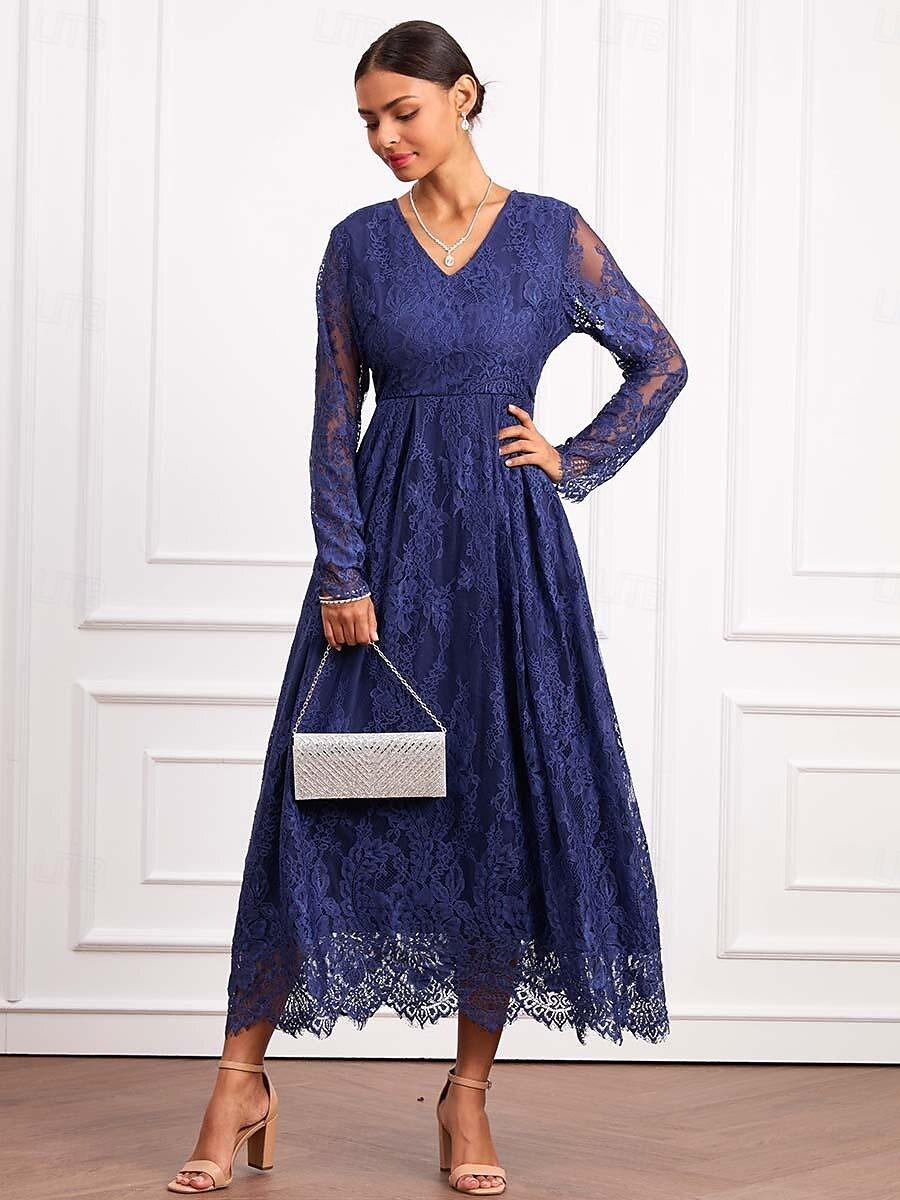 Elegantes Langarm-Maxikleid aus Spitze