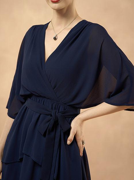 Robe en mousseline à volants superposés et col en V