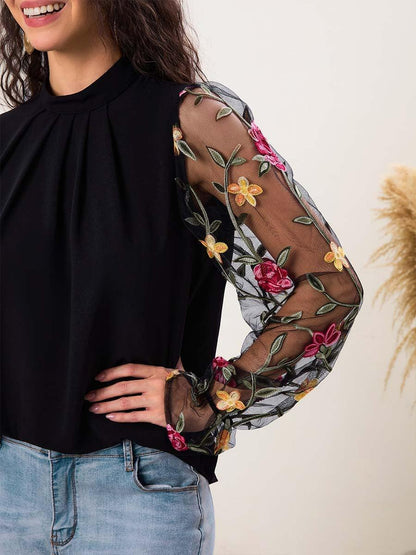 Bluse mit Rundhalsausschnitt und halblangen Ärmeln und Patchwork-Spitze