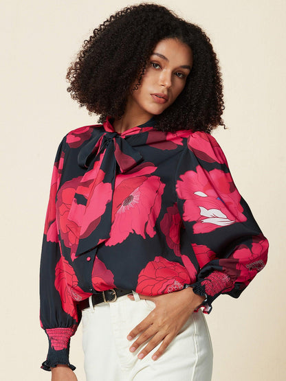 Bluse mit Rundhalsausschnitt und halblangen Ärmeln und Patchwork-Spitze