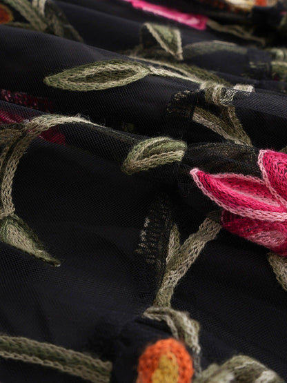 Bluse mit Rundhalsausschnitt und halblangen Ärmeln und Patchwork-Spitze