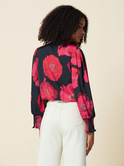 Bluse mit Rundhalsausschnitt und halblangen Ärmeln und Patchwork-Spitze