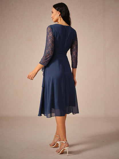Chiffonkleid mit Spitzenverzierung und 3/4-Ärmeln