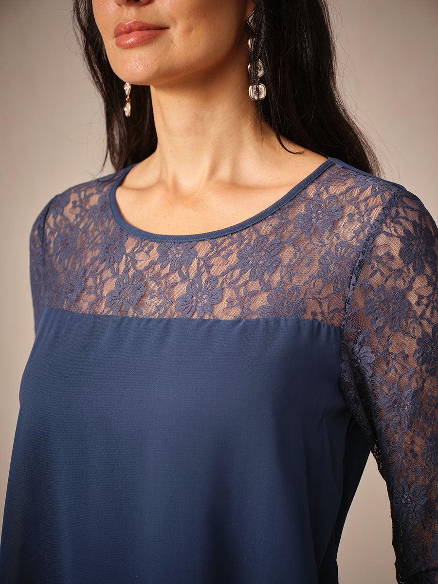 Chiffonkleid mit Spitzenverzierung und 3/4-Ärmeln