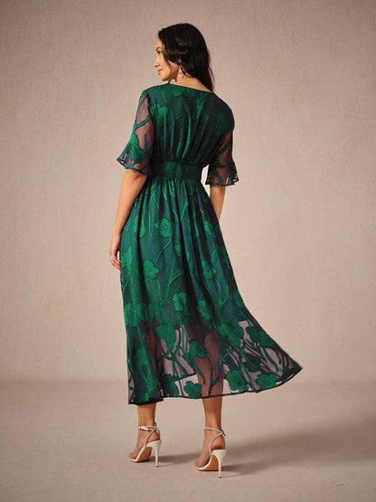 Maxikleid mit Rüschen und flatternder Spitze