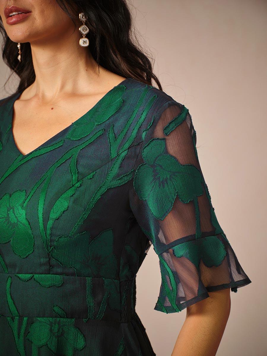 Maxikleid mit Rüschen und flatternder Spitze