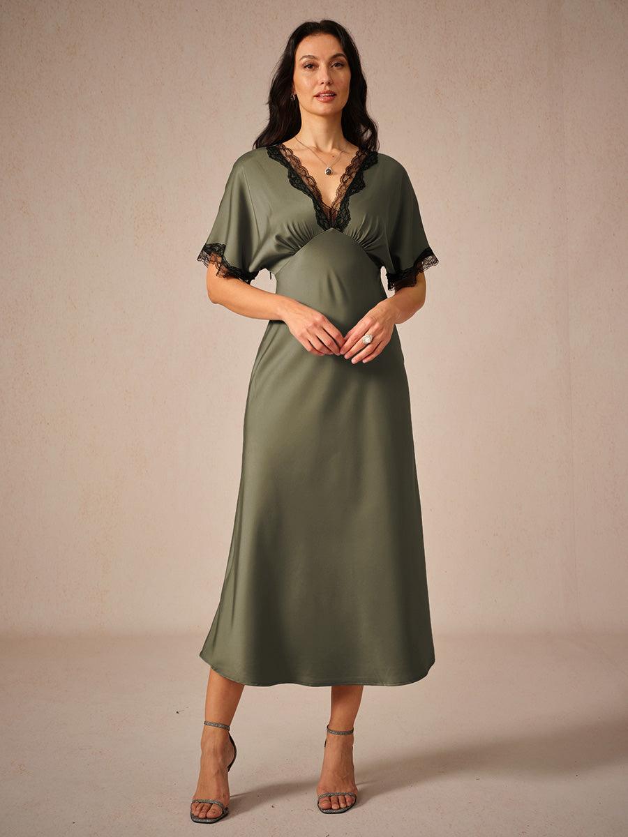 Weißes Kleid mit V-Ausschnitt und Satin-Spitzenbesatz