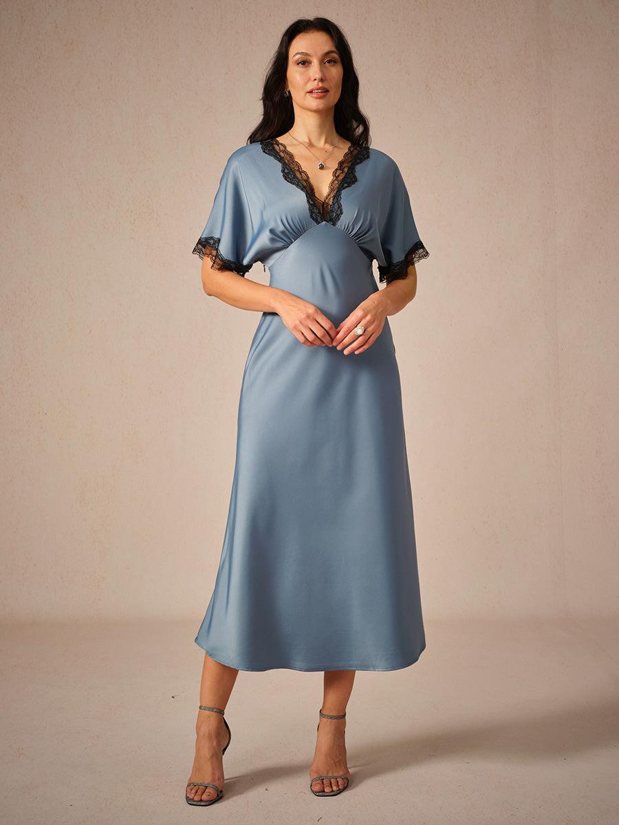 Weißes Kleid mit V-Ausschnitt und Satin-Spitzenbesatz