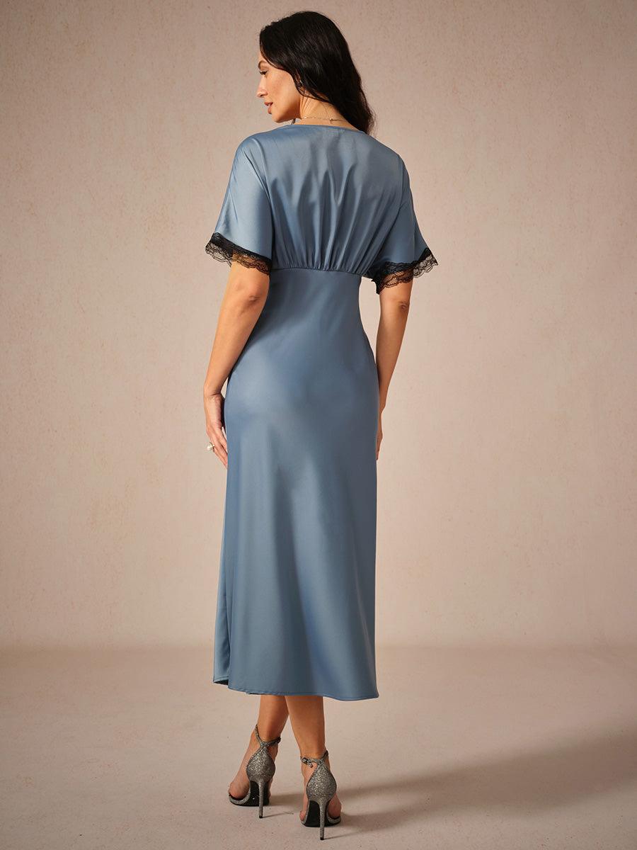 Weißes Kleid mit V-Ausschnitt und Satin-Spitzenbesatz