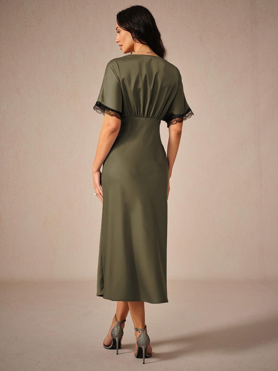 Weißes Kleid mit V-Ausschnitt und Satin-Spitzenbesatz