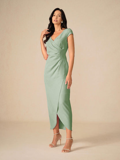 Elegantes weißes Wickelkleid für die Hochzeit