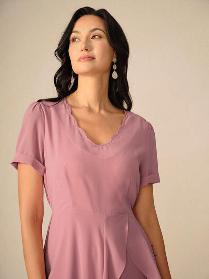 Marineblaues Maxikleid mit asymmetrischem Rüschen und V-Ausschnitt