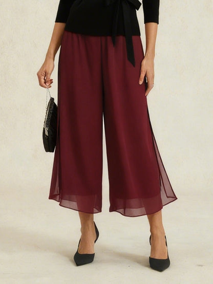 Cropped-Länge Hose mit geradem Bein und Chiffon-Überlagerung mit Beinschlitz