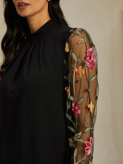 Bluse mit Rundhalsausschnitt und halblangen Ärmeln und Patchwork-Spitze