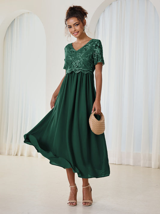 Robe mi-longue en satin à dentelle contrastante verte