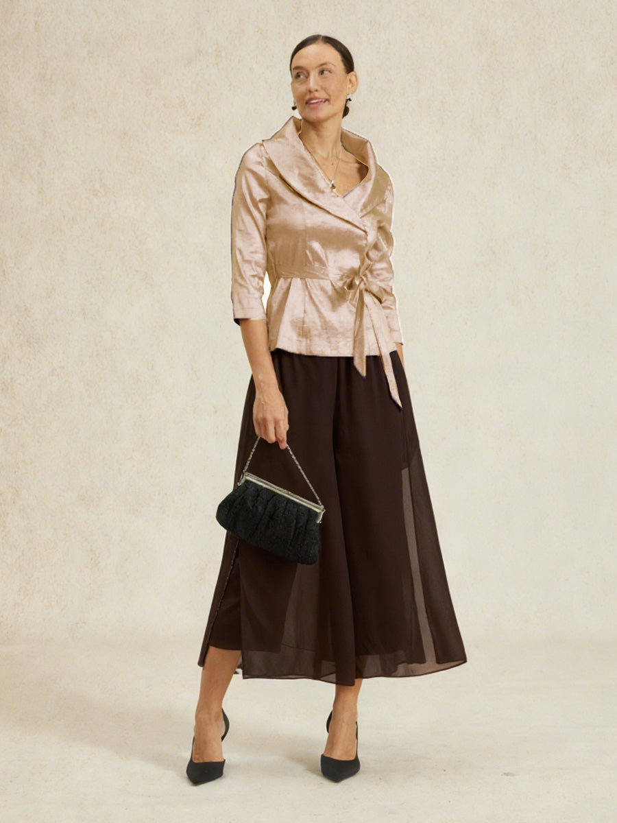 Cropped-Länge Hose mit geradem Bein und Chiffon-Überlagerung mit Beinschlitz