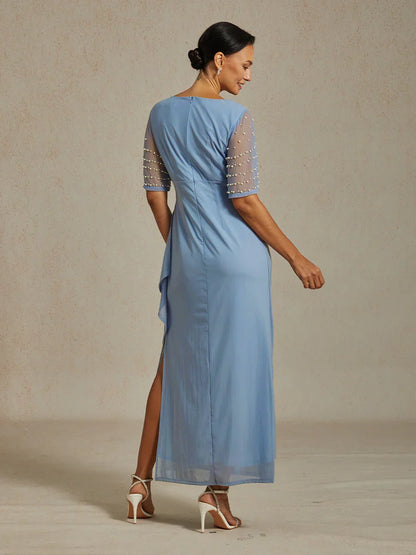 Vestido línea A con encaje roseta y adornos de lentejuelas