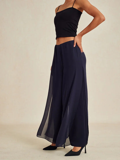 直筒褲搭配雪紡分叉褲腿罩衫