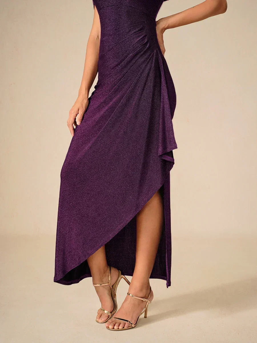 Glitzerkleid mit kalten Schultern