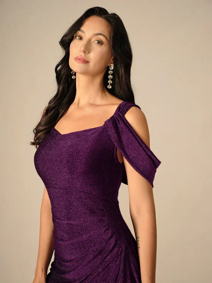 Glitzerkleid mit kalten Schultern