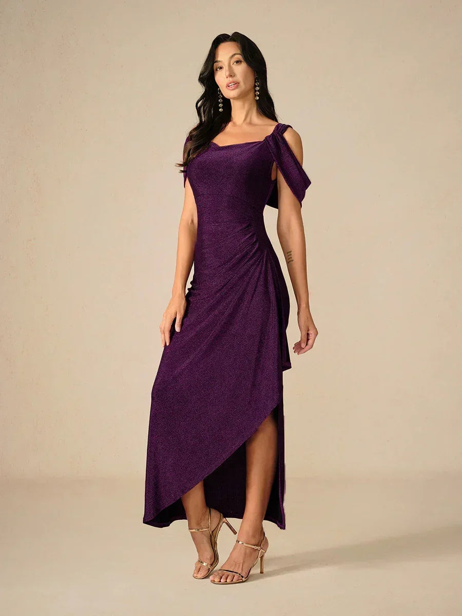 Glitzerkleid mit kalten Schultern
