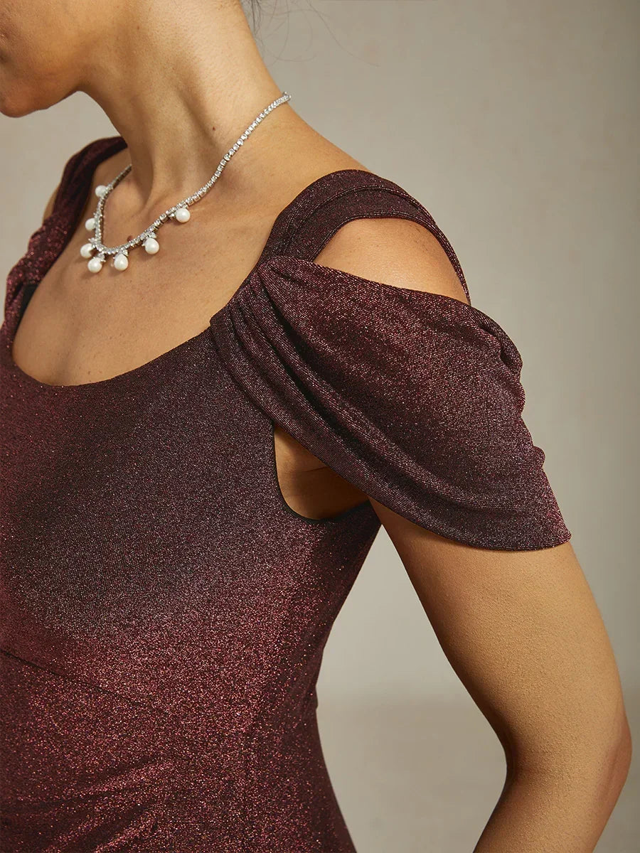 Glitzerkleid mit kalten Schultern