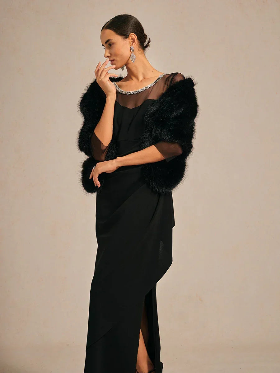 Robe de soirée élégante à encolure illusion perlée