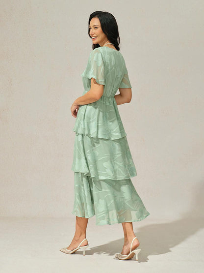 Robe volantée à col en V et dentelle