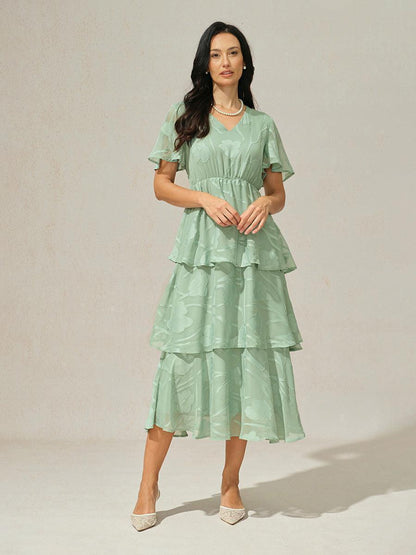 Robe volantée à col en V et dentelle