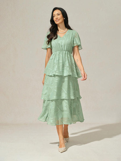 Robe volantée à col en V et dentelle