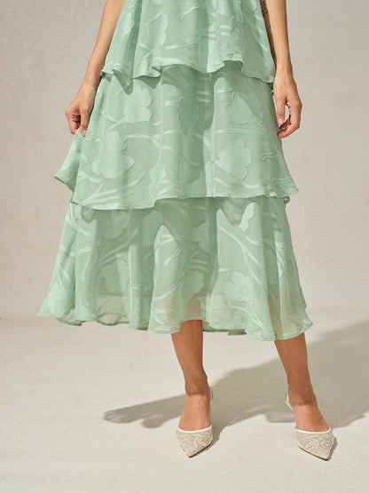Robe volantée à col en V et dentelle