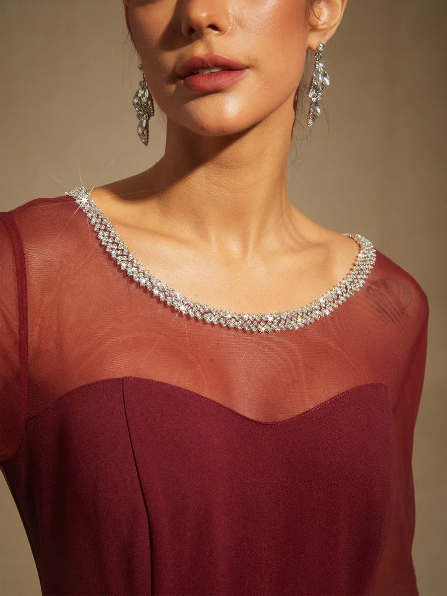 Robe de soirée élégante à encolure illusion perlée