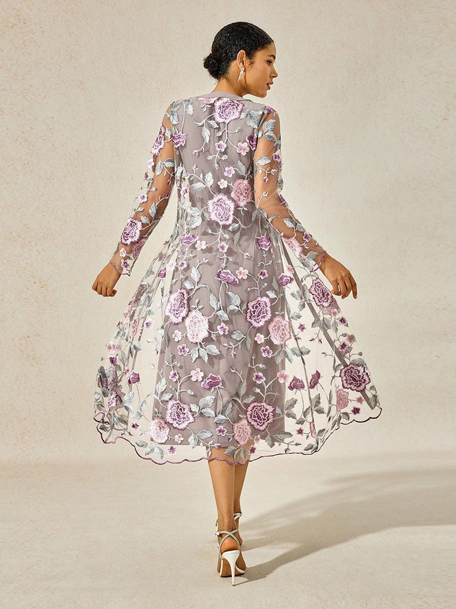 Zweiteiliges Kleid aus Chiffon, Netzspitze, bestickten Rüschen und Blumen