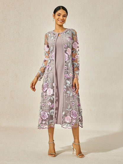 Zweiteiliges Kleid aus Chiffon, Netzspitze, bestickten Rüschen und Blumen