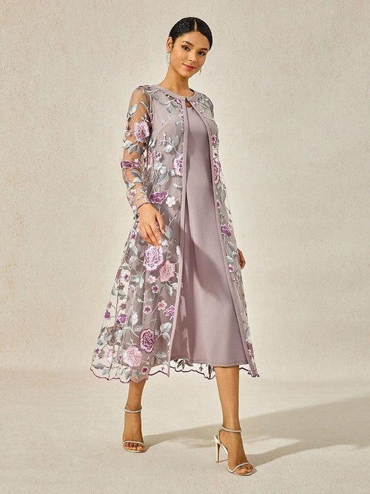 Zweiteiliges Kleid aus Chiffon, Netzspitze, bestickten Rüschen und Blumen