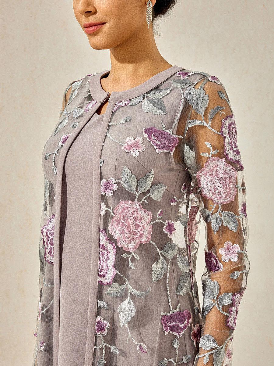 Zweiteiliges Kleid aus Chiffon, Netzspitze, bestickten Rüschen und Blumen
