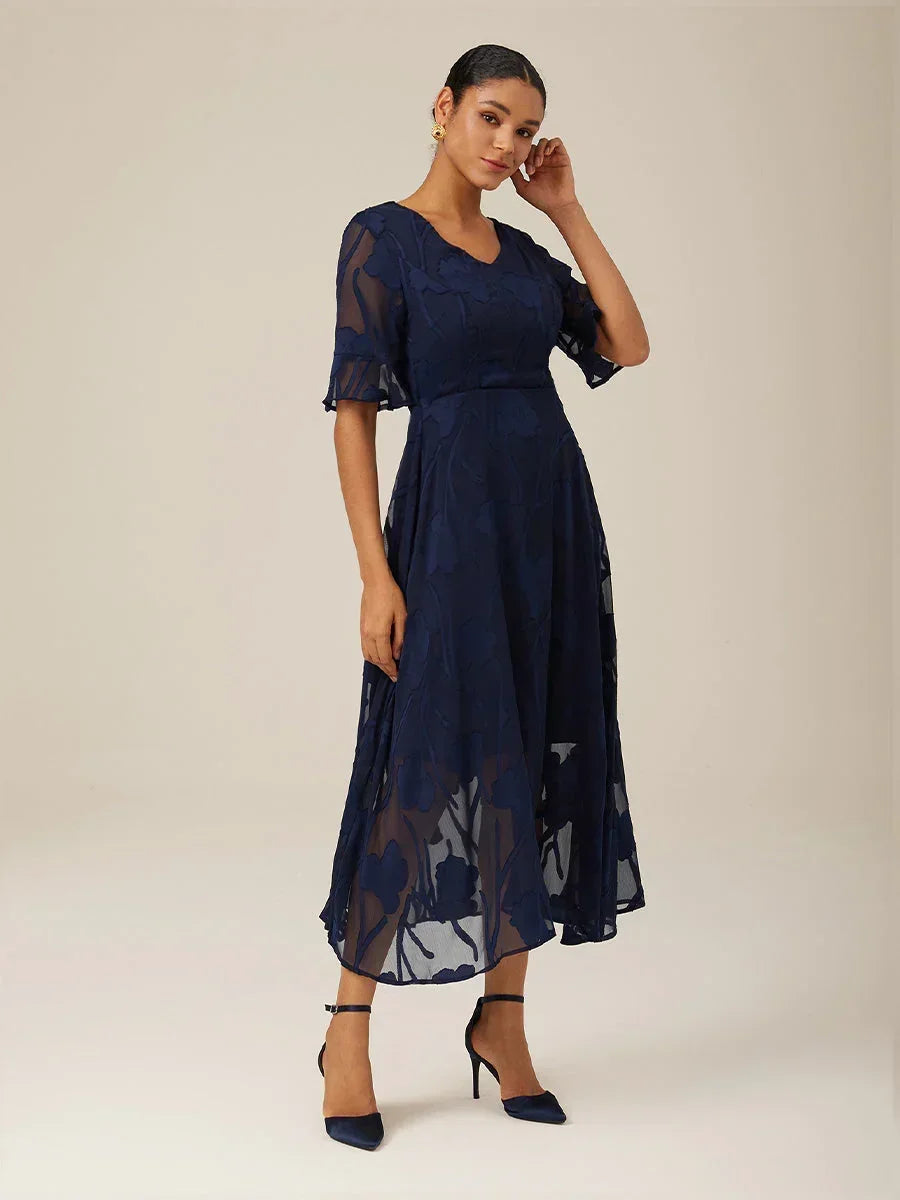 Maxikleid mit Rüschen und flatternder Spitze