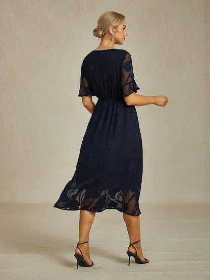 Maxikleid mit Rüschen und flatternder Spitze