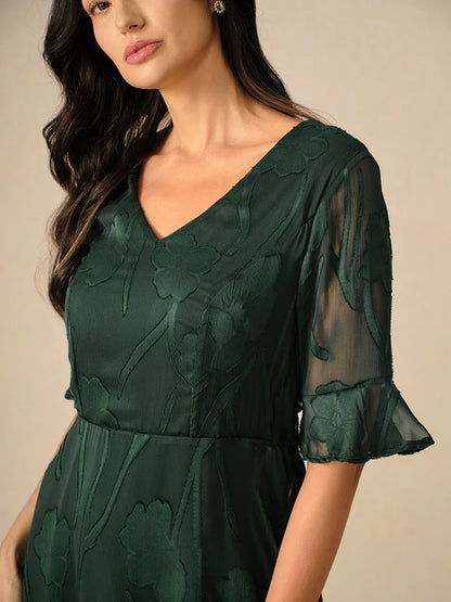 Maxikleid mit Rüschen und flatternder Spitze