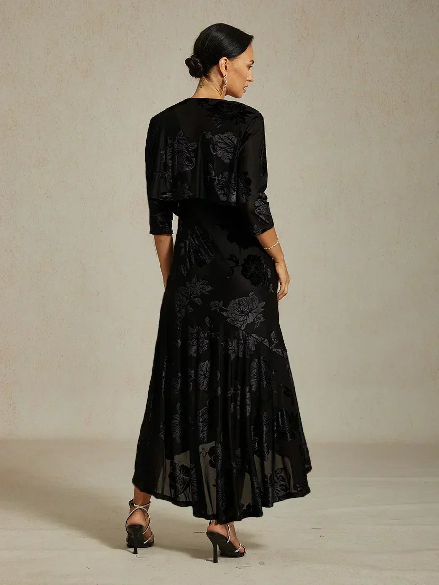 Marineblaues Chiffon-Abendkleid mit Blumenmuster und asymmetrischem Saum