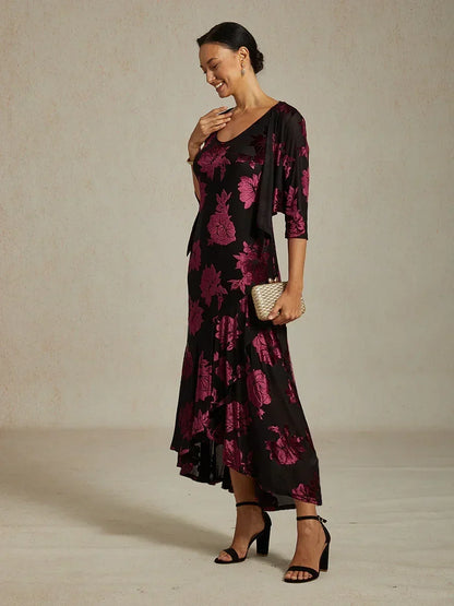 Marineblaues Chiffon-Abendkleid mit Blumenmuster und asymmetrischem Saum