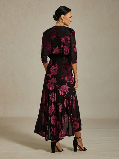 Marineblaues Chiffon-Abendkleid mit Blumenmuster und asymmetrischem Saum