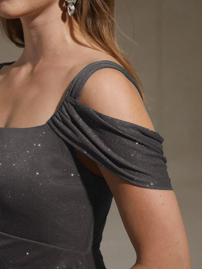 Knöchellanges Cold-Shoulder-Kleid aus glitzerndem Mesh
