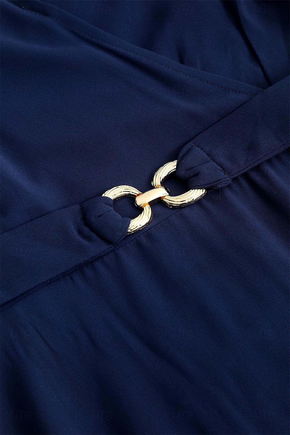 Blaues Chiffonkleid mit Plissee und Rüschen