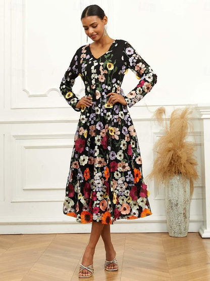 Midikleid mit Blumenstickerei und Bischofsärmeln