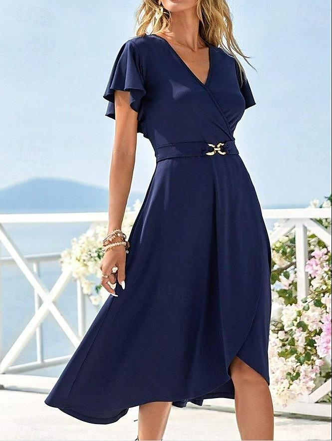 Blaues Chiffonkleid mit Plissee und Rüschen