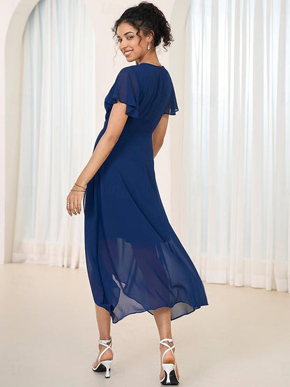 Blaues Chiffonkleid mit Plissee und Rüschen